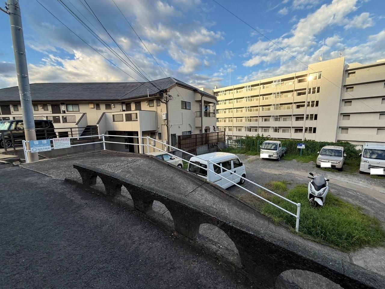 旭町ガレージの外観・駐車場イメージ1枚目