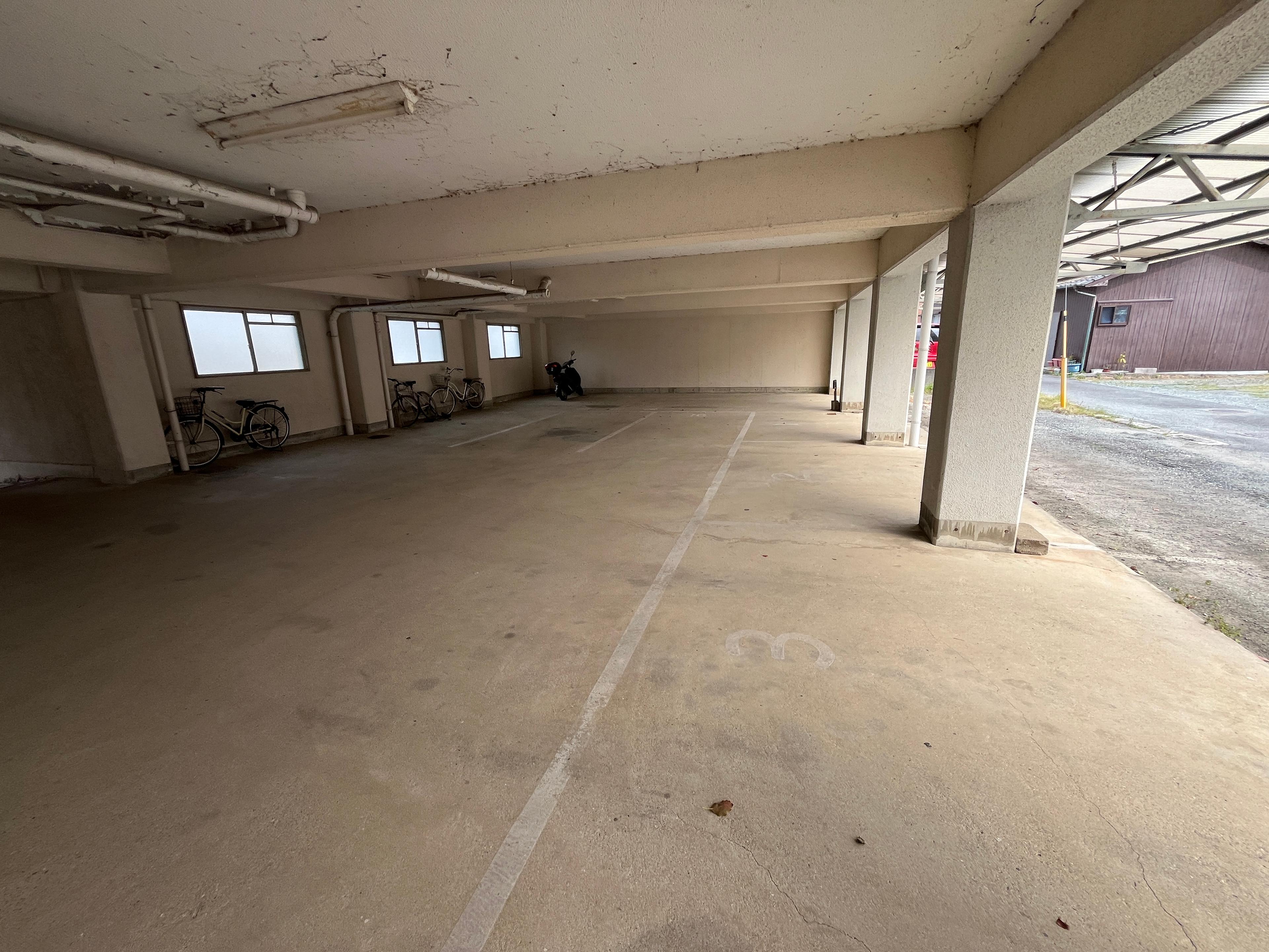 UQ旭町駐車場の外観・駐車場イメージ3枚目