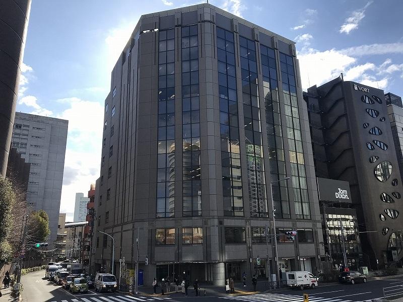 青山ファーストビルの外観・駐車場イメージ2枚目