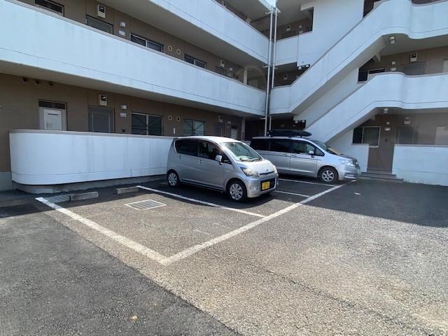 YHハイツの外観・駐車場イメージ2枚目