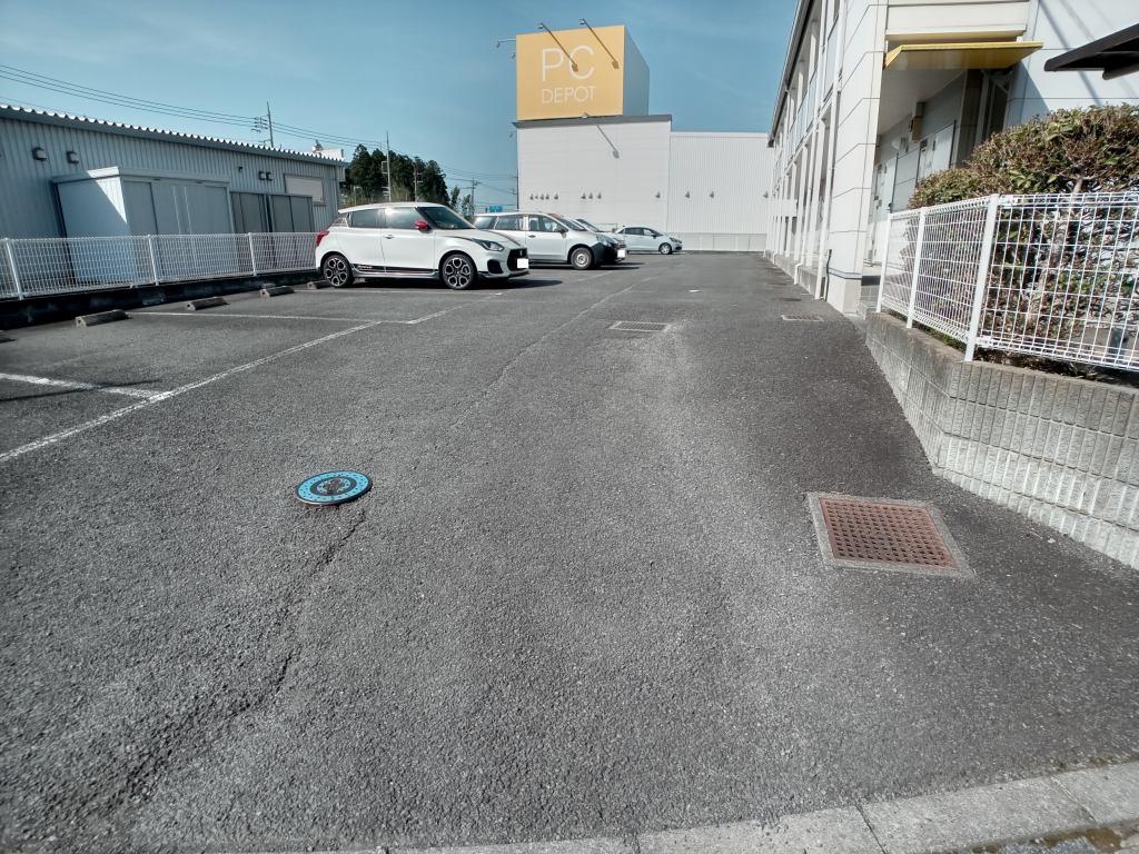 ファミール(16979)の外観・駐車場イメージ1枚目