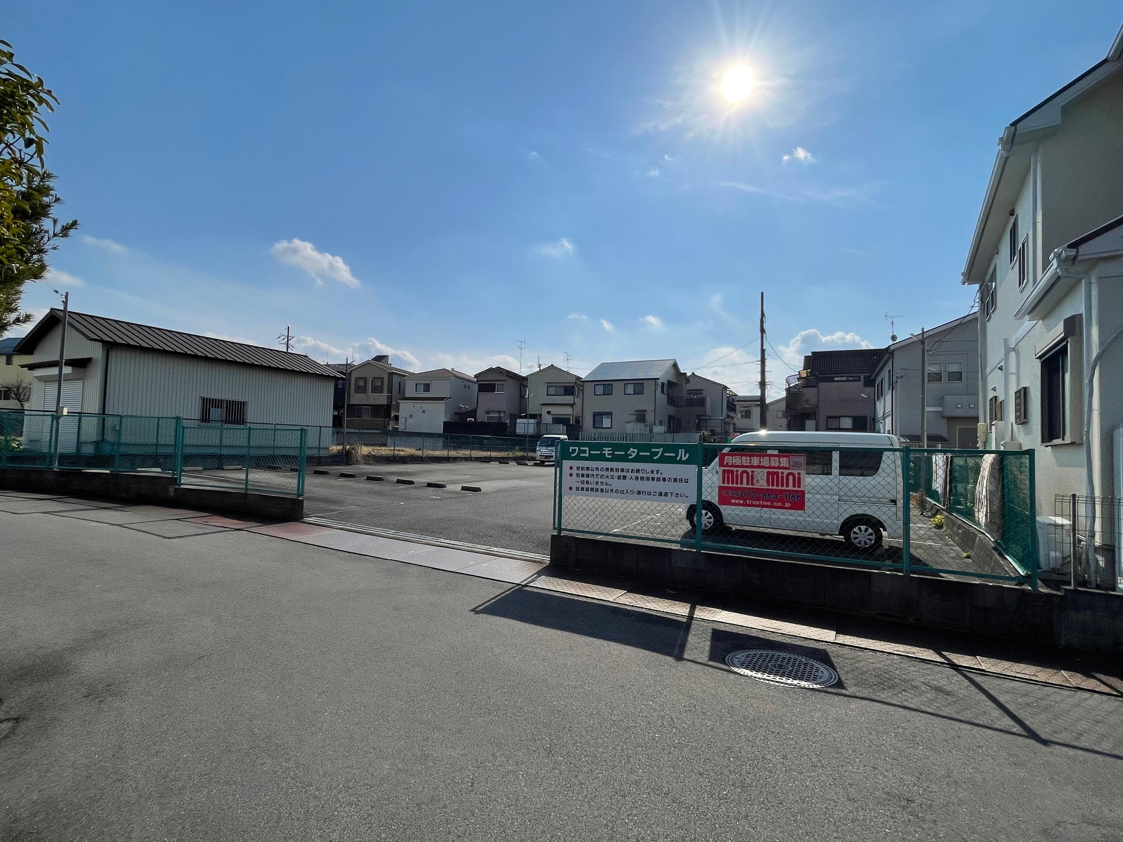 ワコーモータープールの外観・駐車場イメージ1枚目