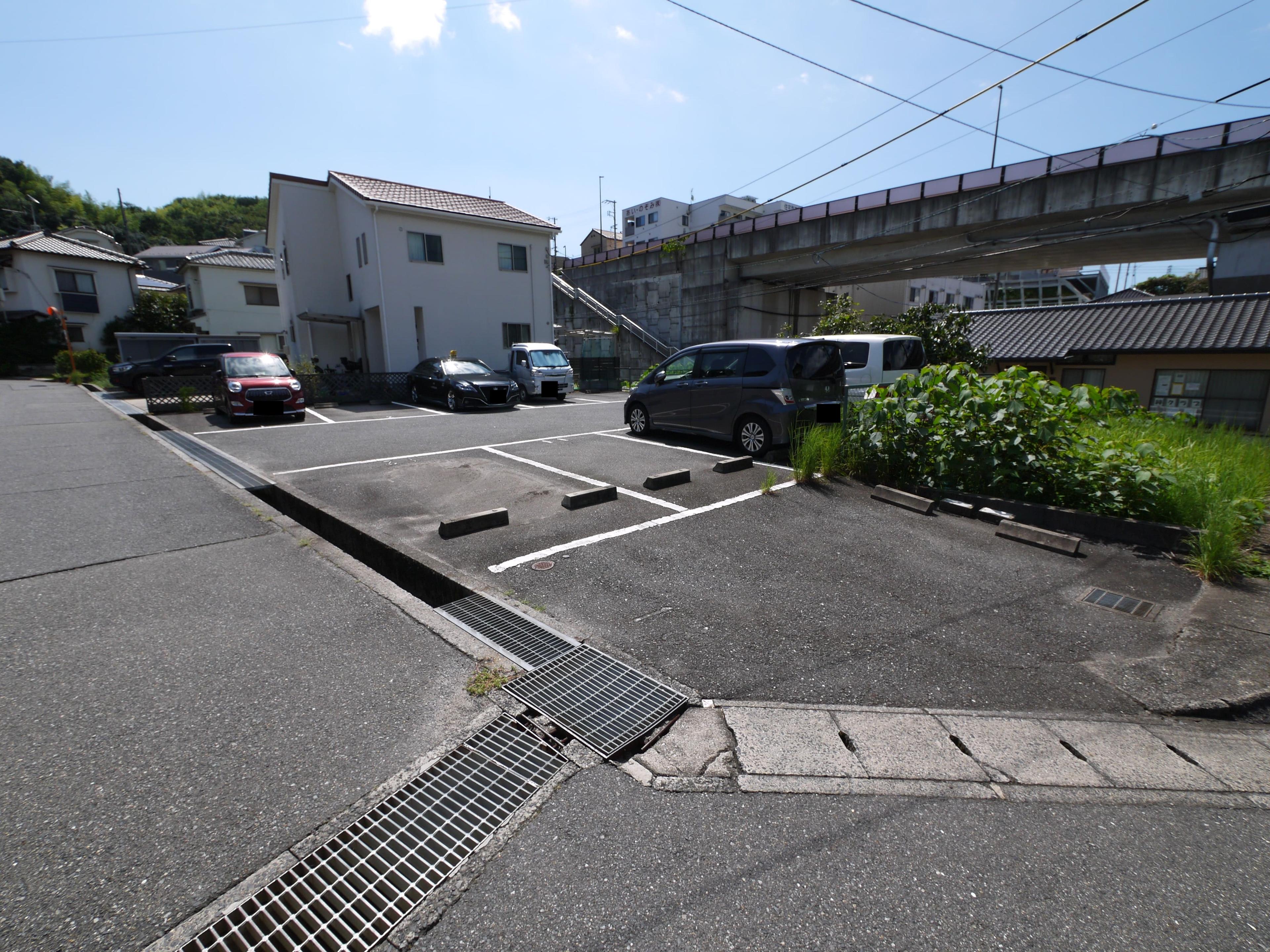 八幡東1丁目ガレージの外観・駐車場イメージ1枚目