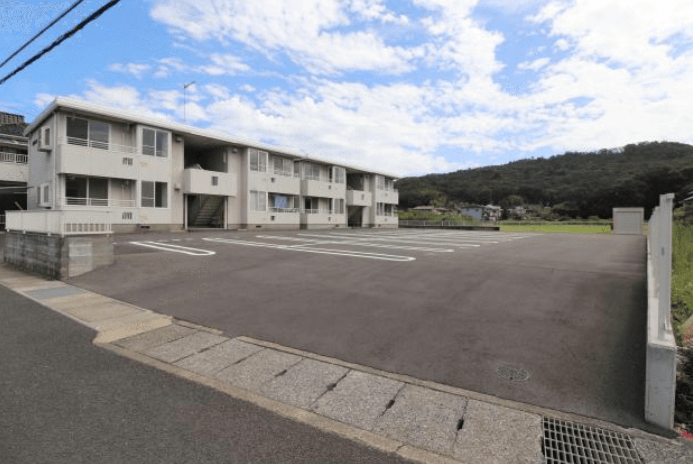 ホワイトコーポ月極駐車場の外観・駐車場イメージ2枚目