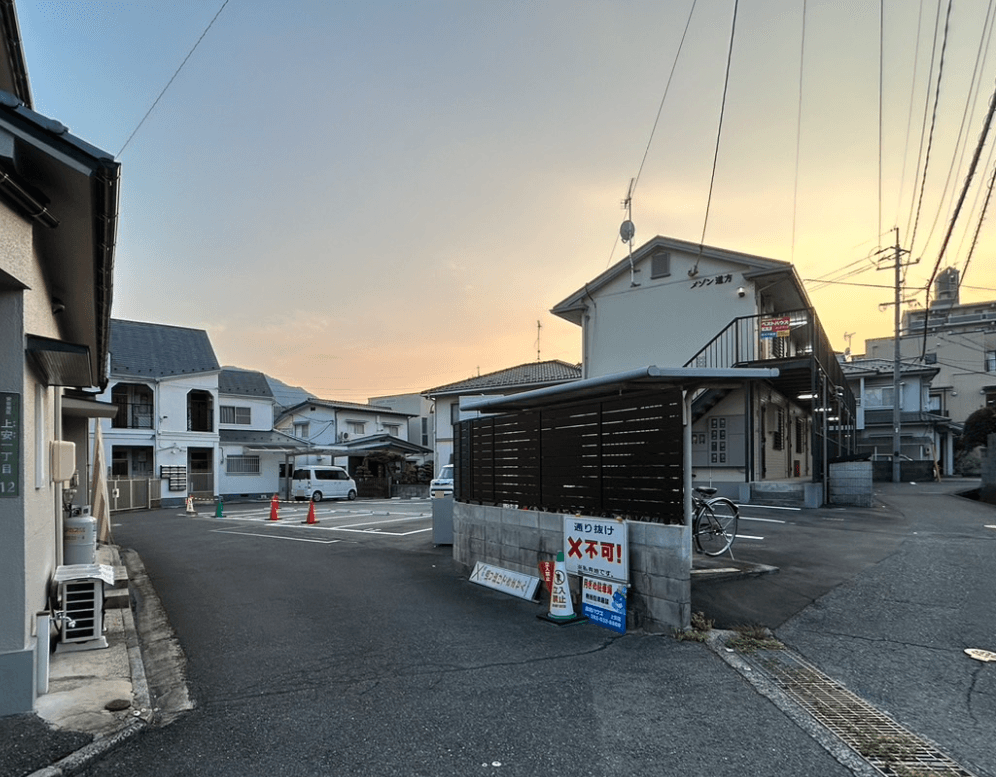 MONERIガレージの外観・駐車場イメージ1枚目