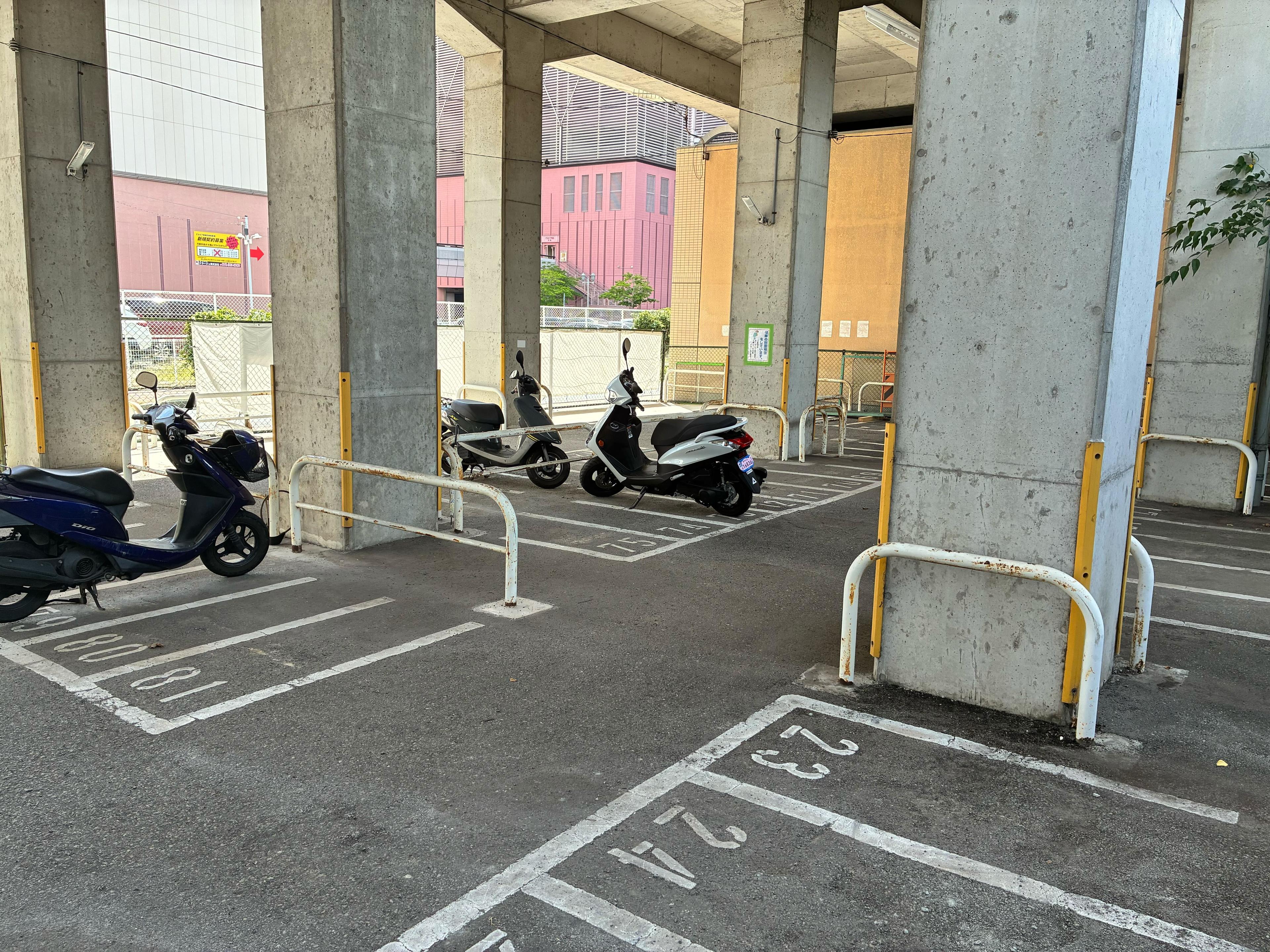 明石駅高架下第1バイクプ-ル(ふれあい会館横)の外観・駐車場イメージ3枚目