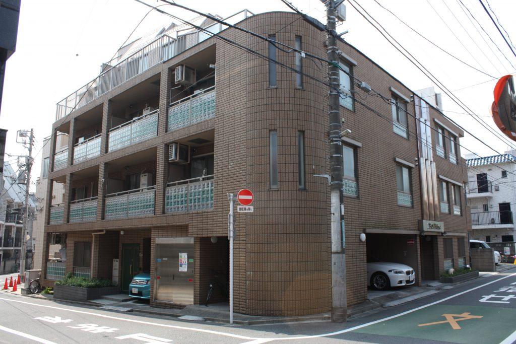 ゼクスビューネ中野本町の外観・駐車場イメージ1枚目