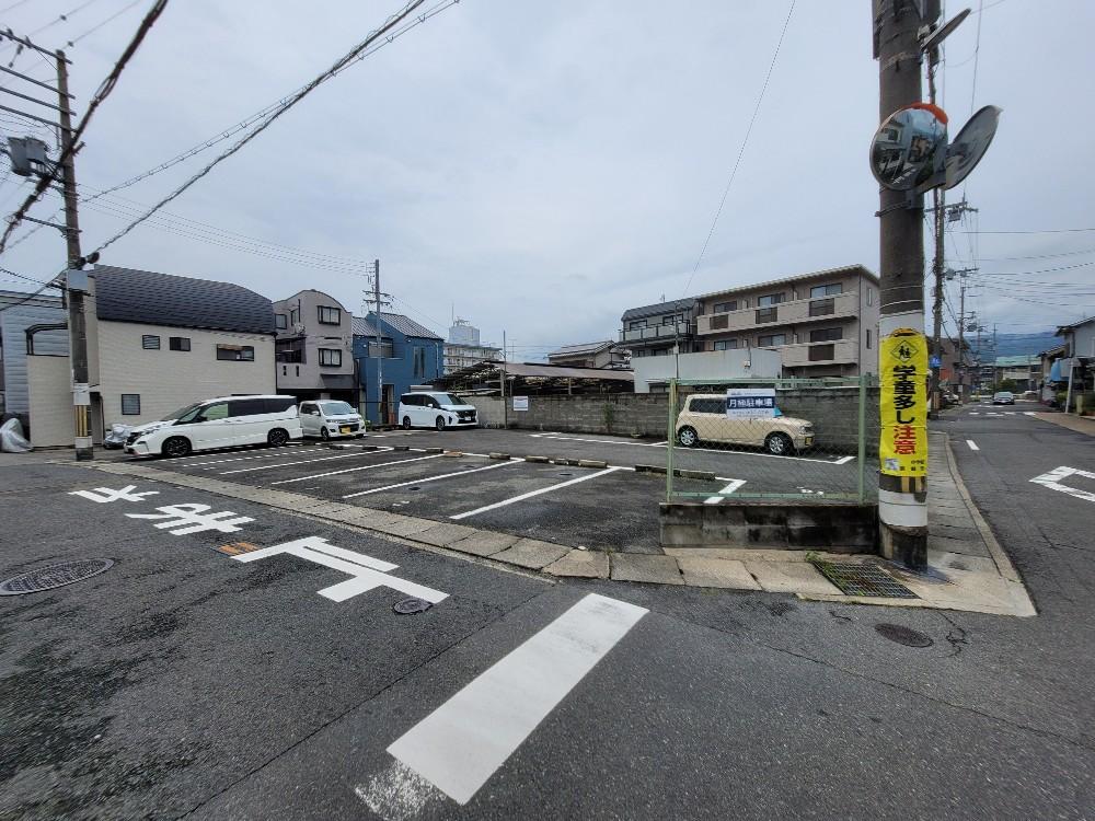 コスモスガレージの外観・駐車場イメージ1枚目