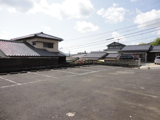 朝霧1丁目中野駐車場の外観・駐車場イメージ2枚目