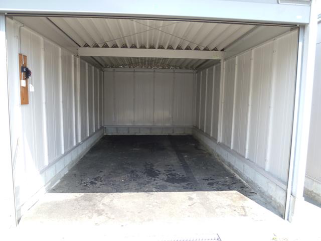 東海トランクルーム・ガレージ24の外観・駐車場イメージ3枚目