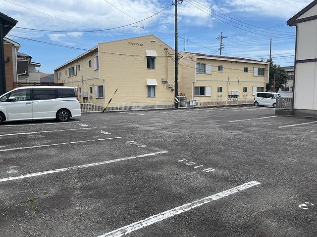 FKハイツウエルネスの外観・駐車場イメージ1枚目