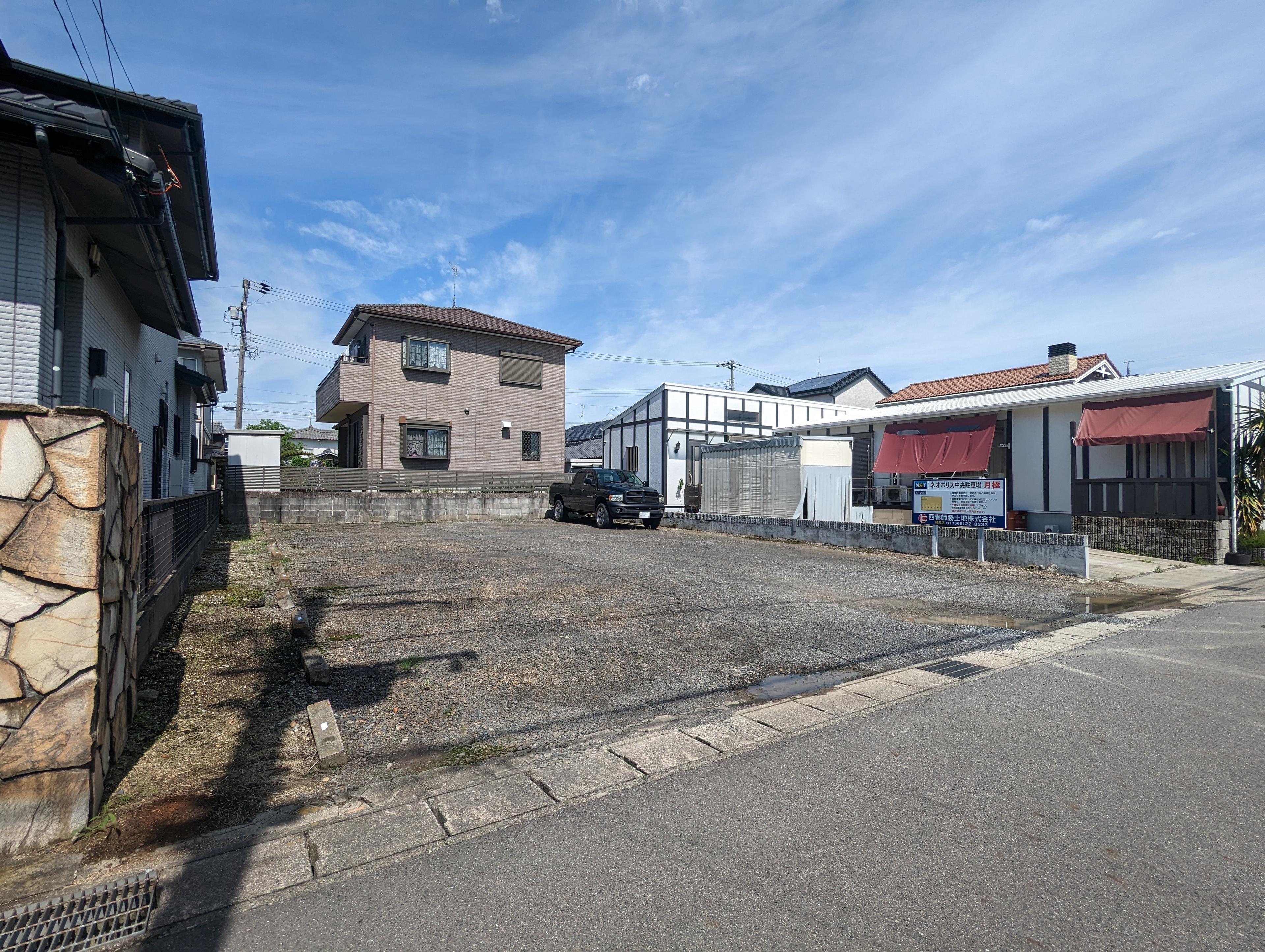 ネオポリス中央駐車場の外観・駐車場イメージ1枚目