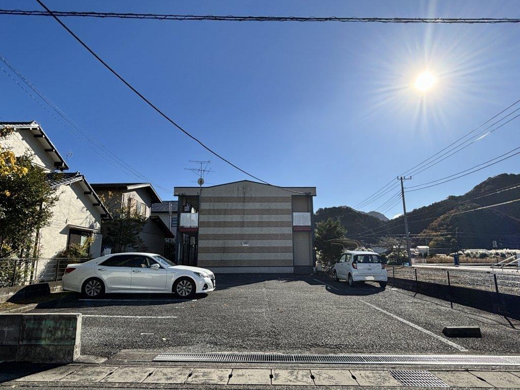 プラチナヒルズ(28631)の外観・駐車場イメージ1枚目