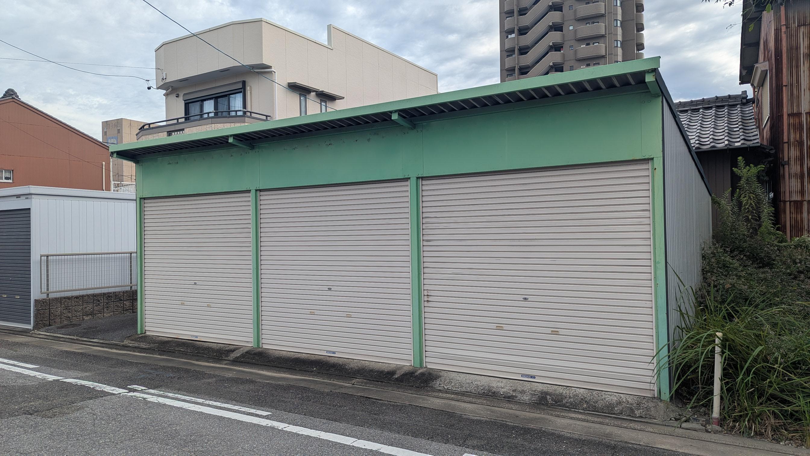 マルイワ・華蔵会桜車庫の外観・駐車場イメージ1枚目