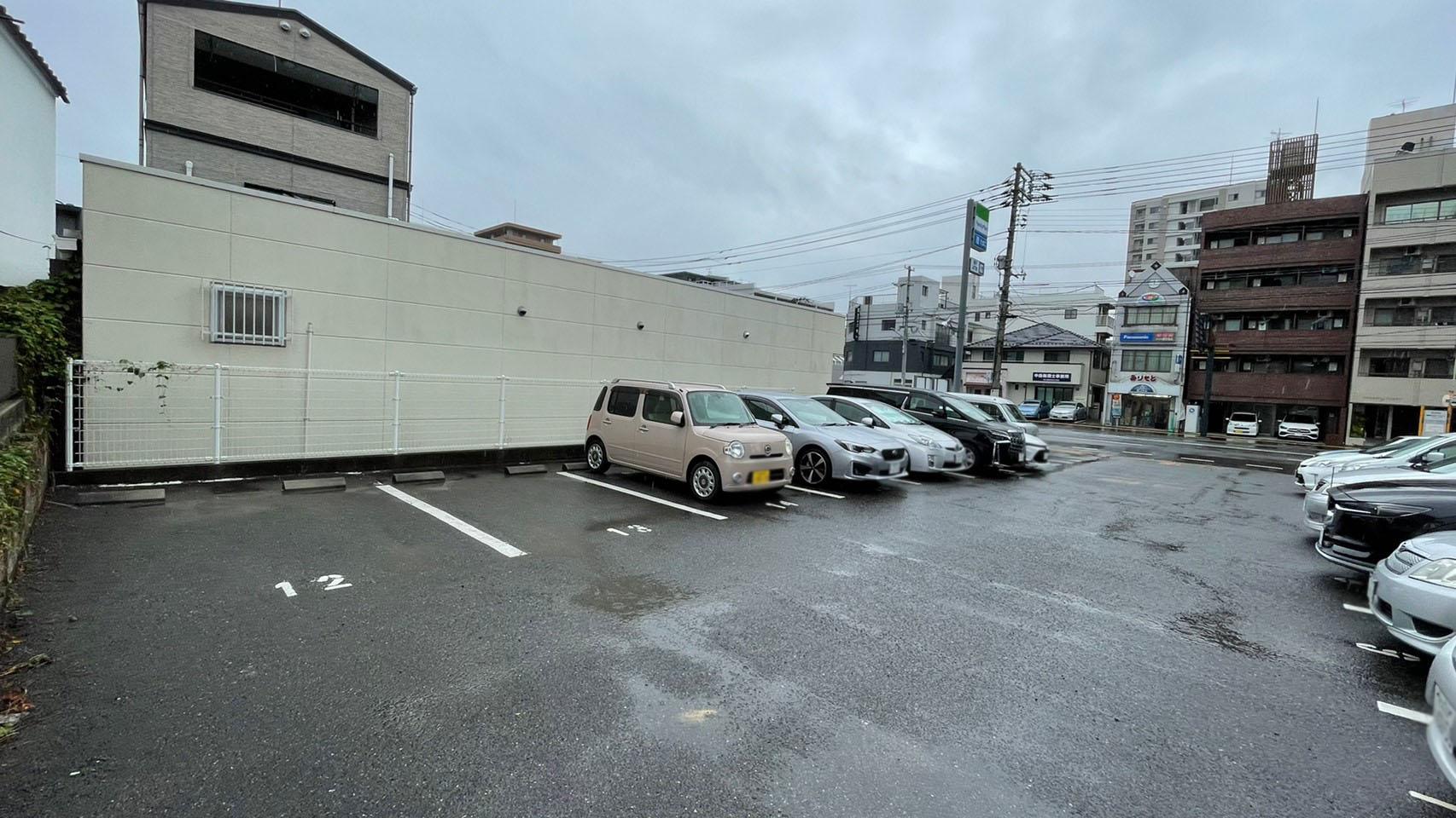 菅野ガレージⅡ(吉島町)の外観・駐車場イメージ1枚目