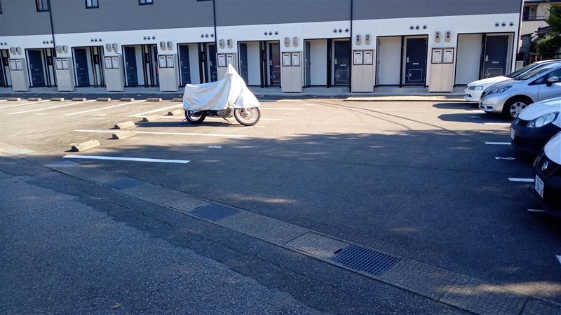 クレストン(30246)の外観・駐車場イメージ1枚目