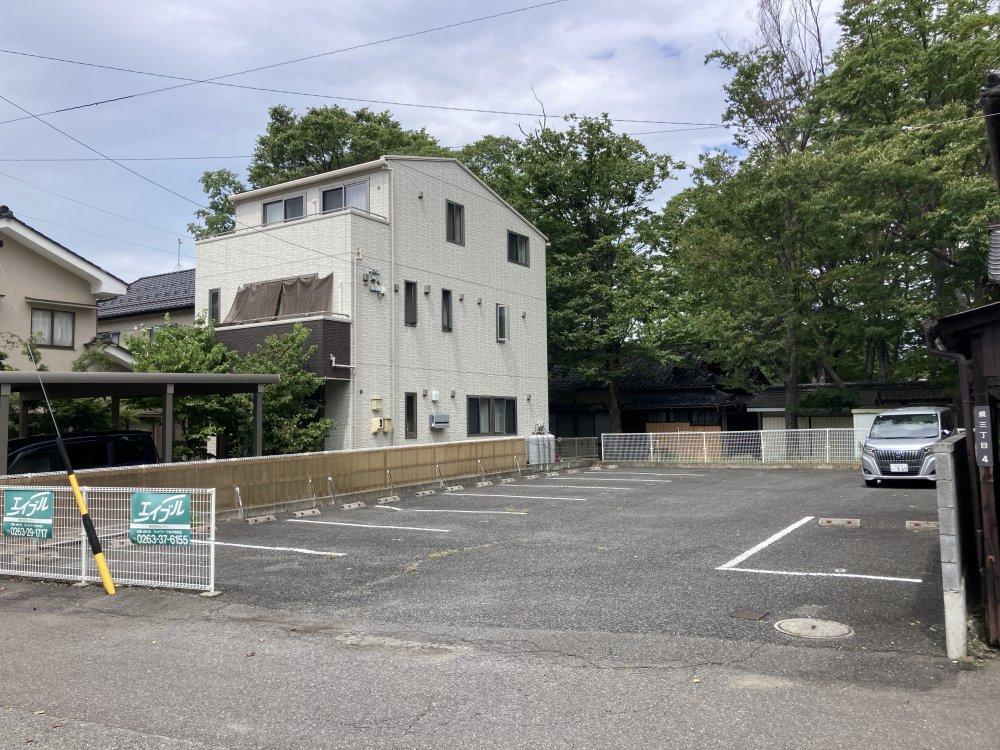 源池月極駐車場の外観・駐車場イメージ1枚目