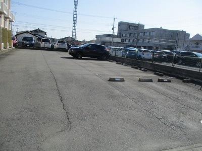 E・G(16325)の外観・駐車場イメージ1枚目