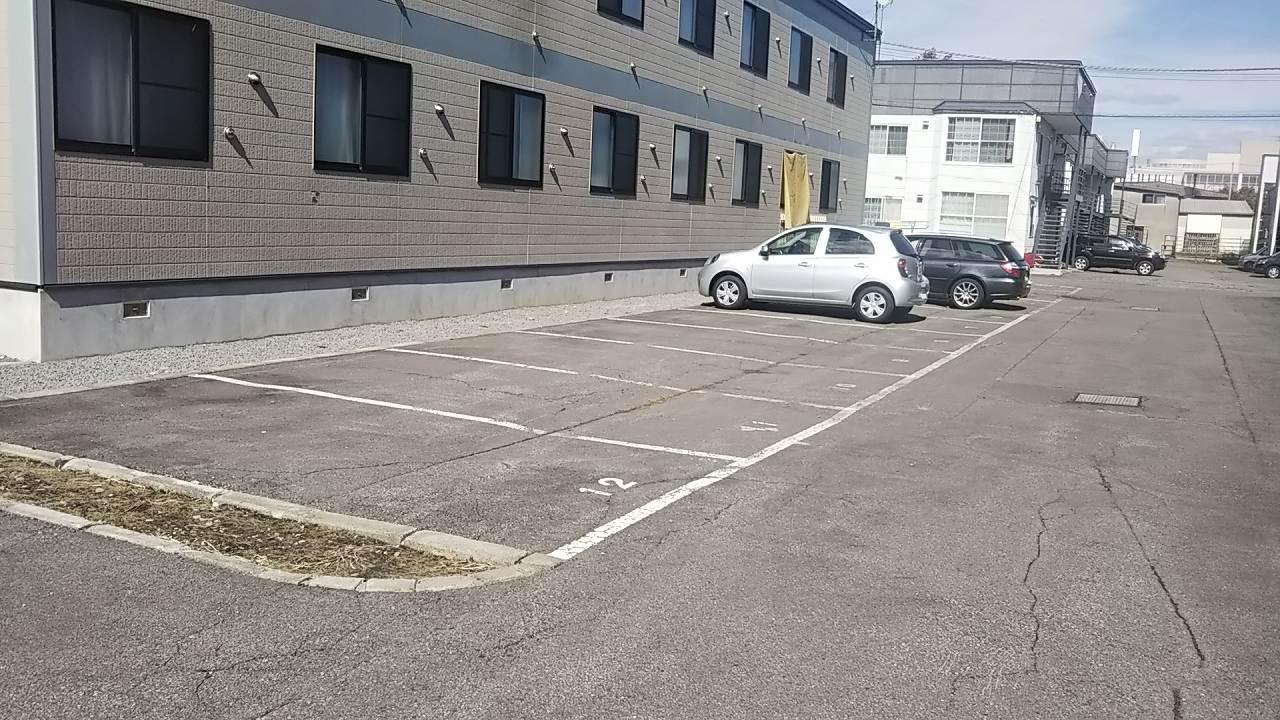 パティオ近文B(21755)の外観・駐車場イメージ1枚目