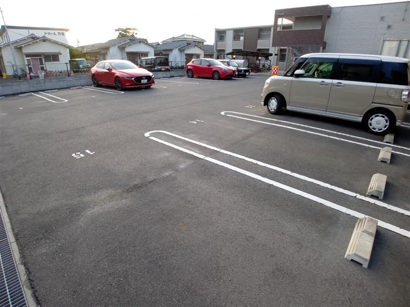 クレイノシャイン万倍(56003)の外観・駐車場イメージ2枚目