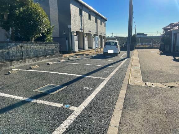 ネレイドⅤ(40469)の外観・駐車場イメージ1枚目