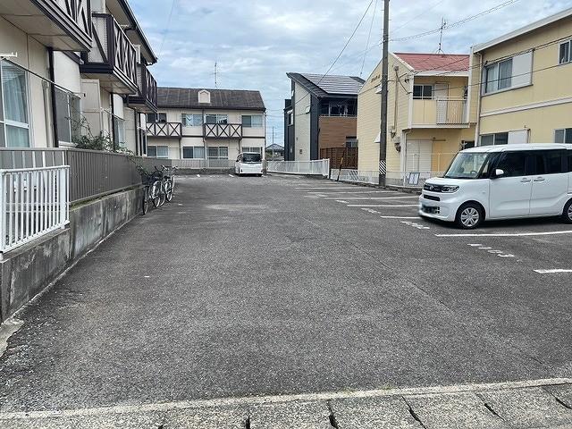 FKハイツウエルネスの外観・駐車場イメージ2枚目