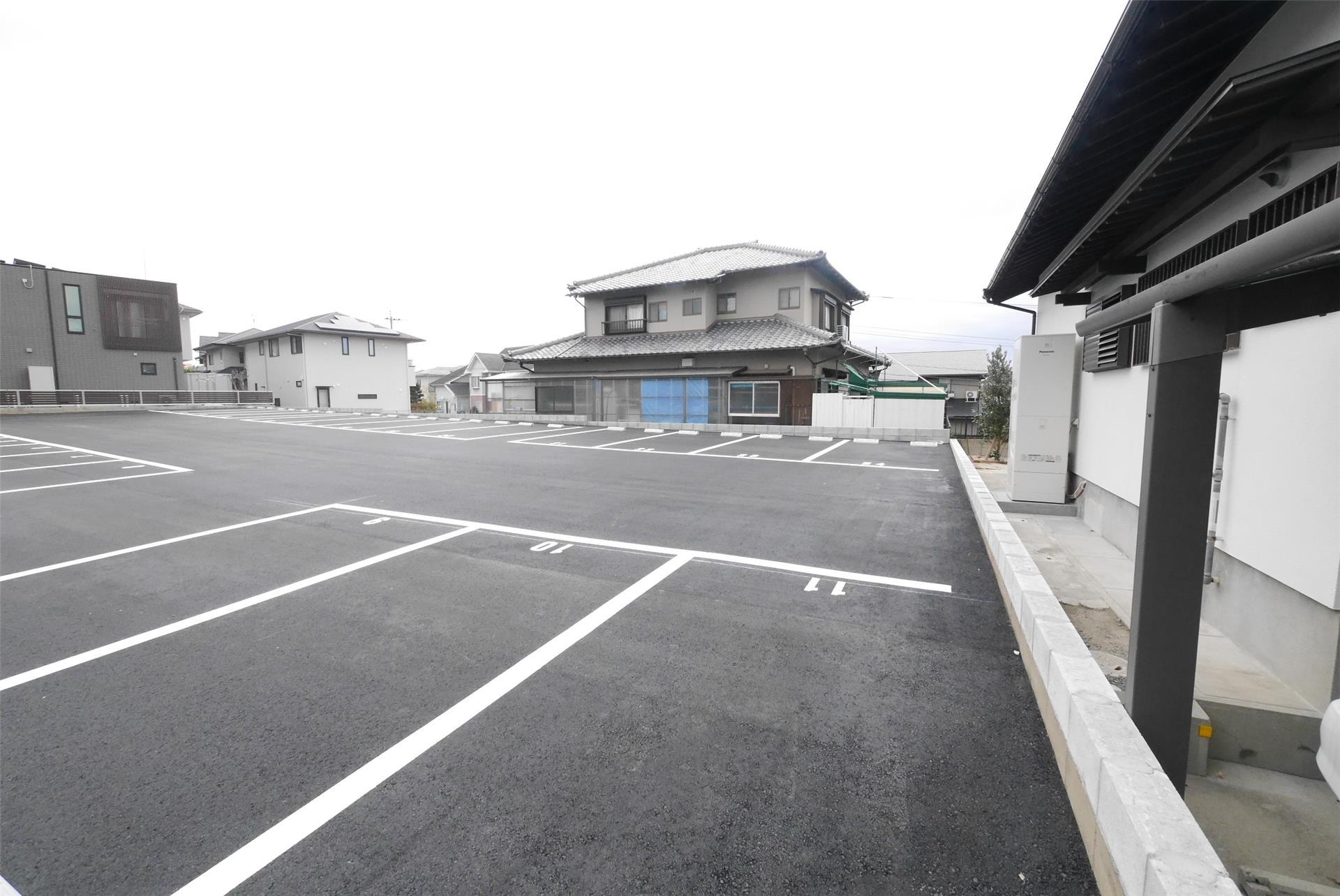 浅川学園台3丁目パーキングの外観・駐車場イメージ3枚目