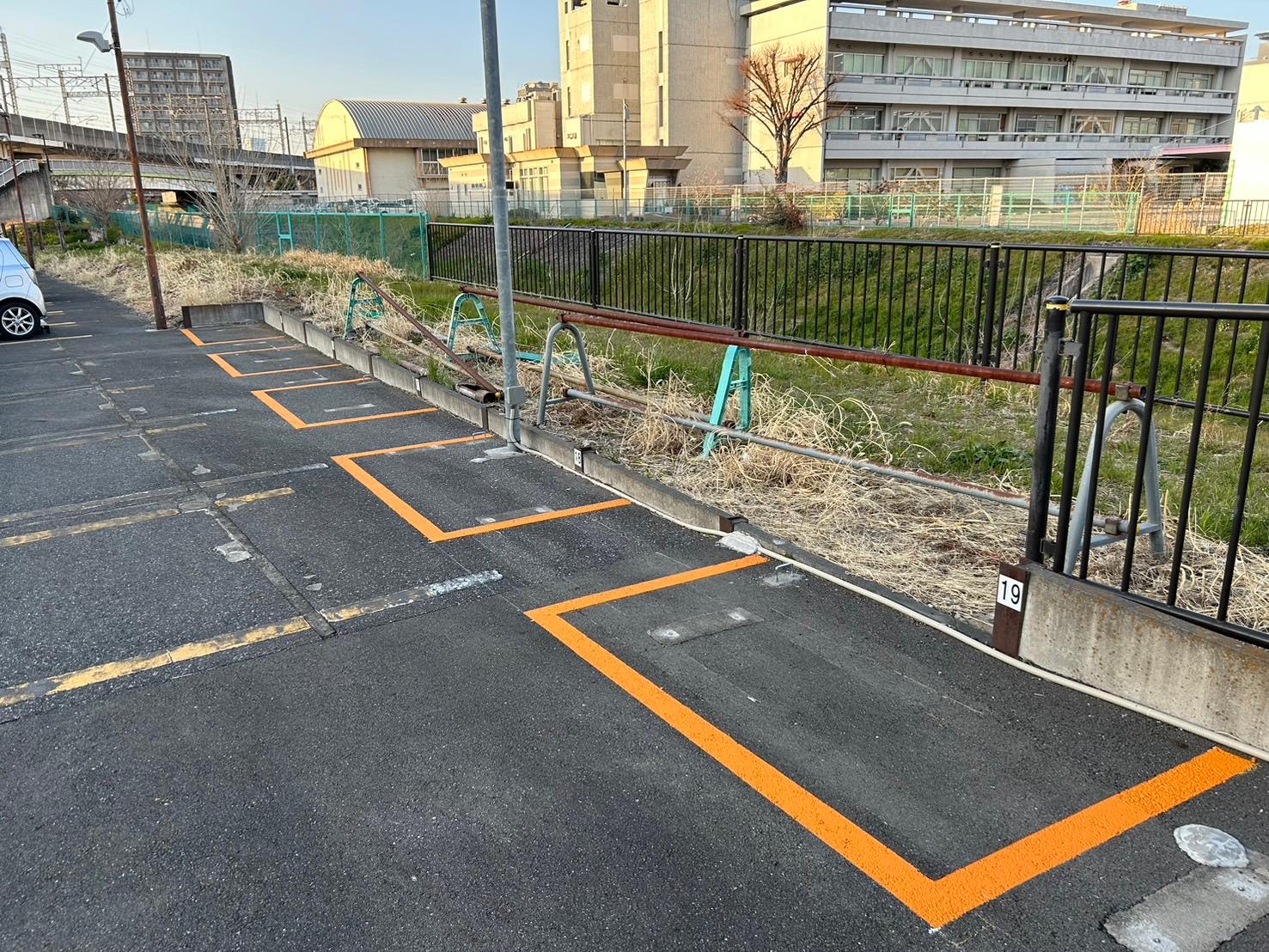 トモユキ与野本町バイク月極1の外観・駐車場イメージ2枚目