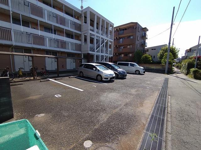 South Village(13970)の外観・駐車場イメージ2枚目