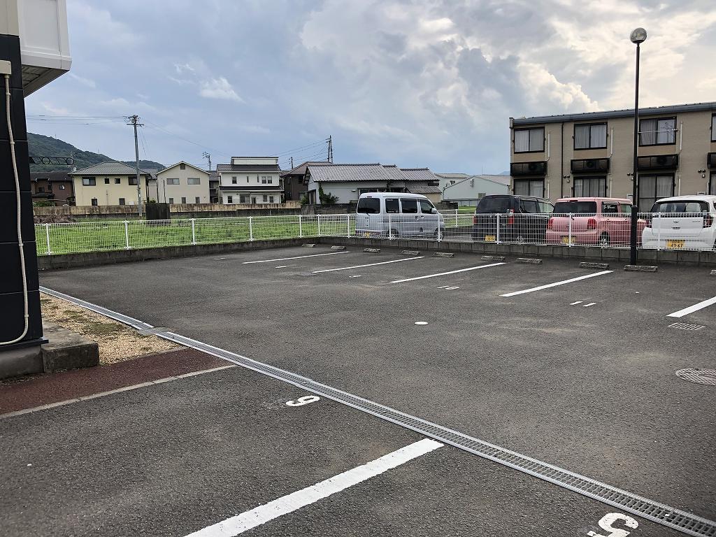 ひまわり(25122)の外観・駐車場イメージ1枚目