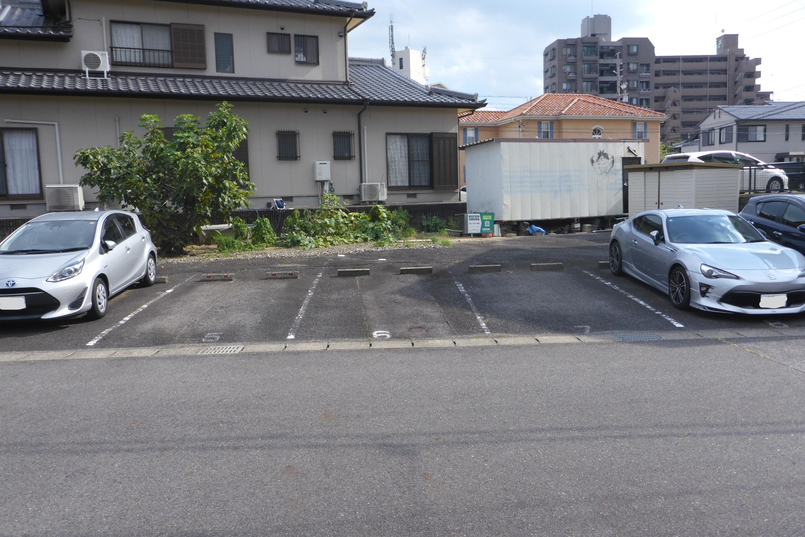 原邸駐車場の外観・駐車場イメージ3枚目