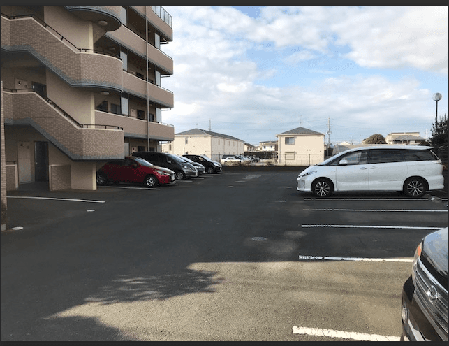 サニーフォレスト藤原参番館の外観・駐車場イメージ1枚目