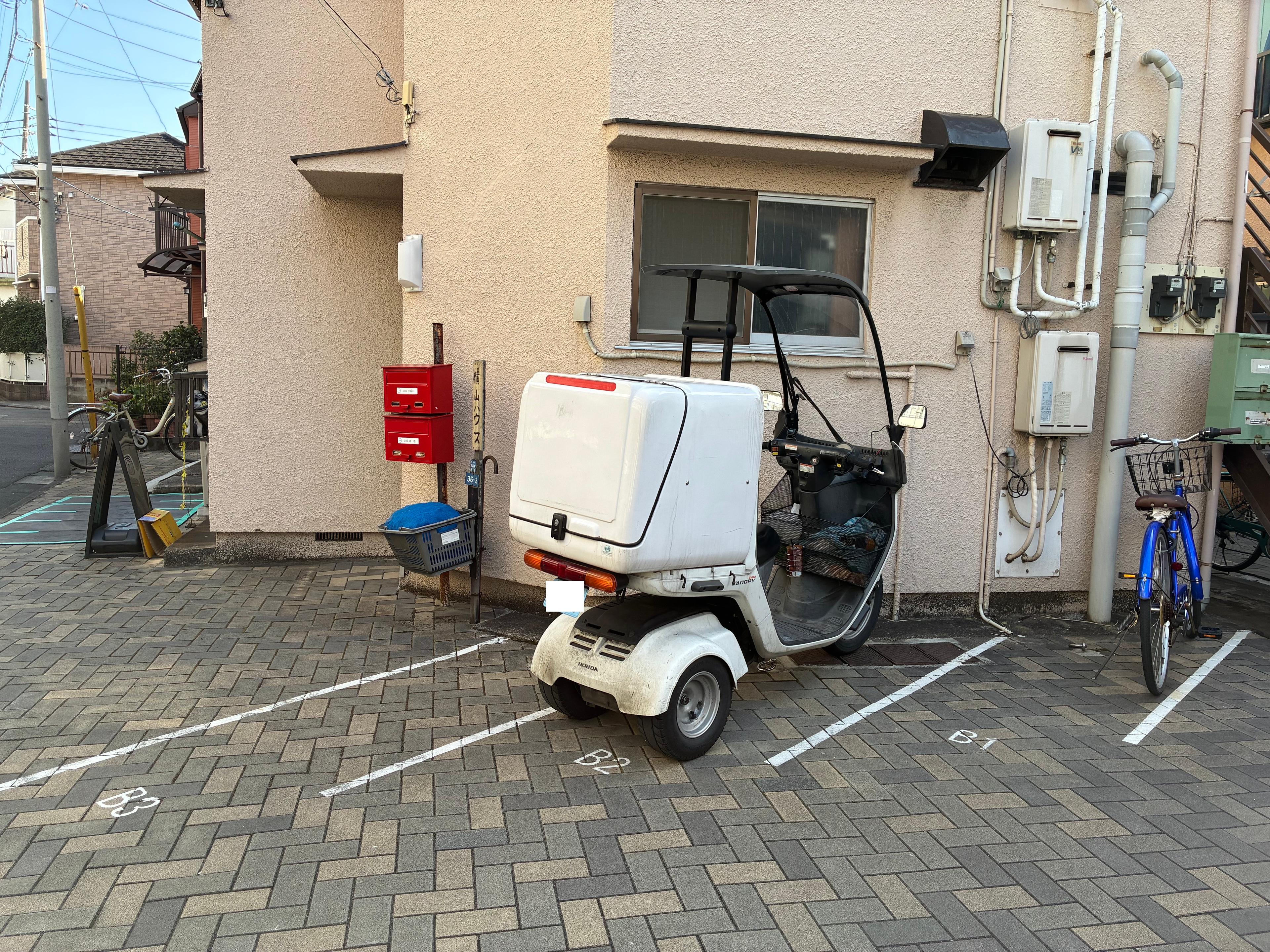 キネマ通りバイク駐輪場の外観・駐車場イメージ1枚目