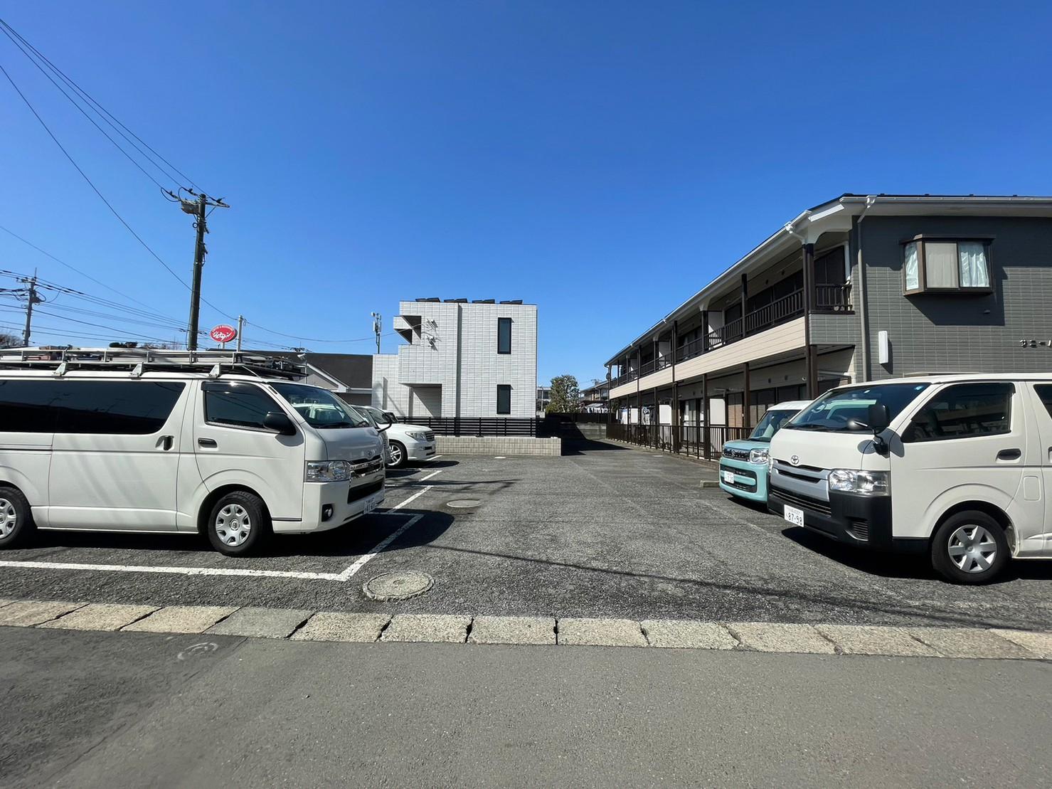 芹沢駐車場の外観・駐車場イメージ2枚目