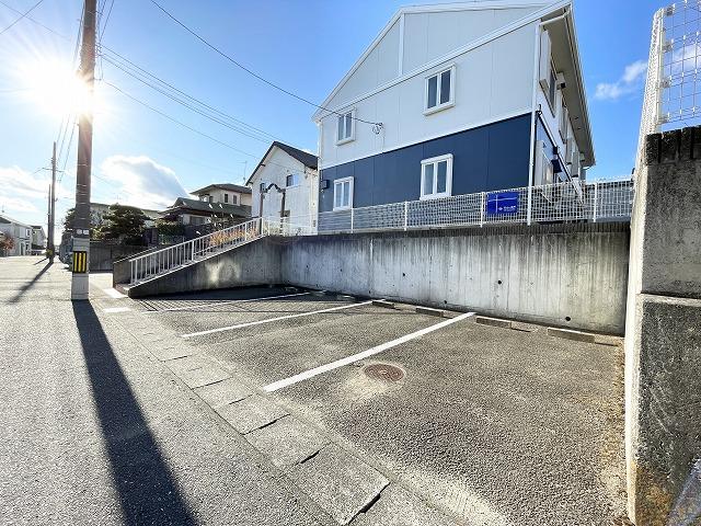 エトワールKの外観・駐車場イメージ1枚目