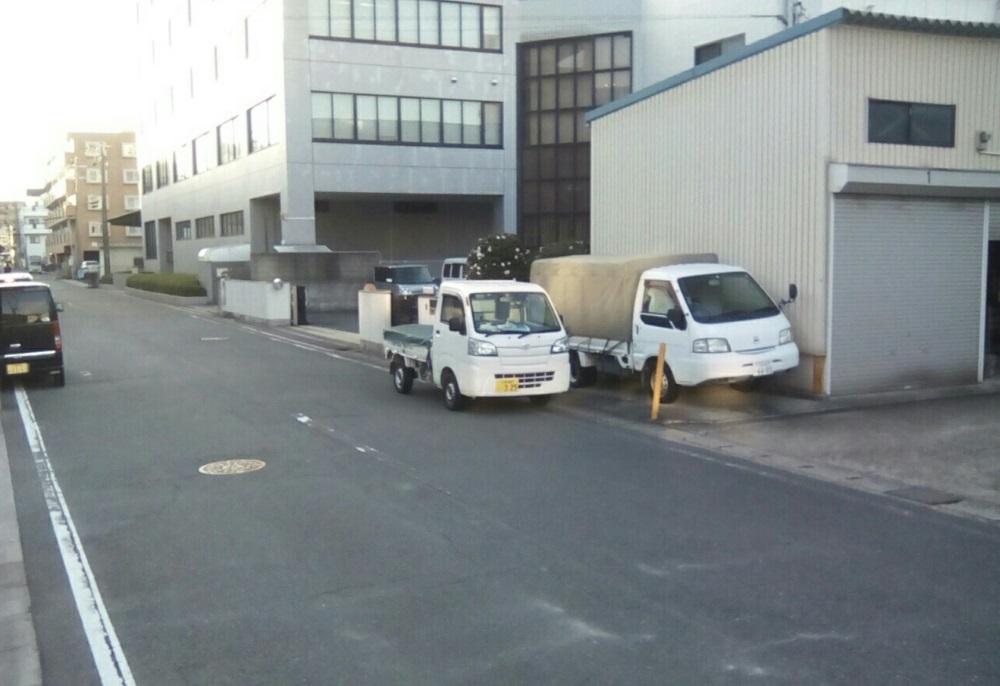 (有)ひがしの商事貸ガレージの外観・駐車場イメージ3枚目