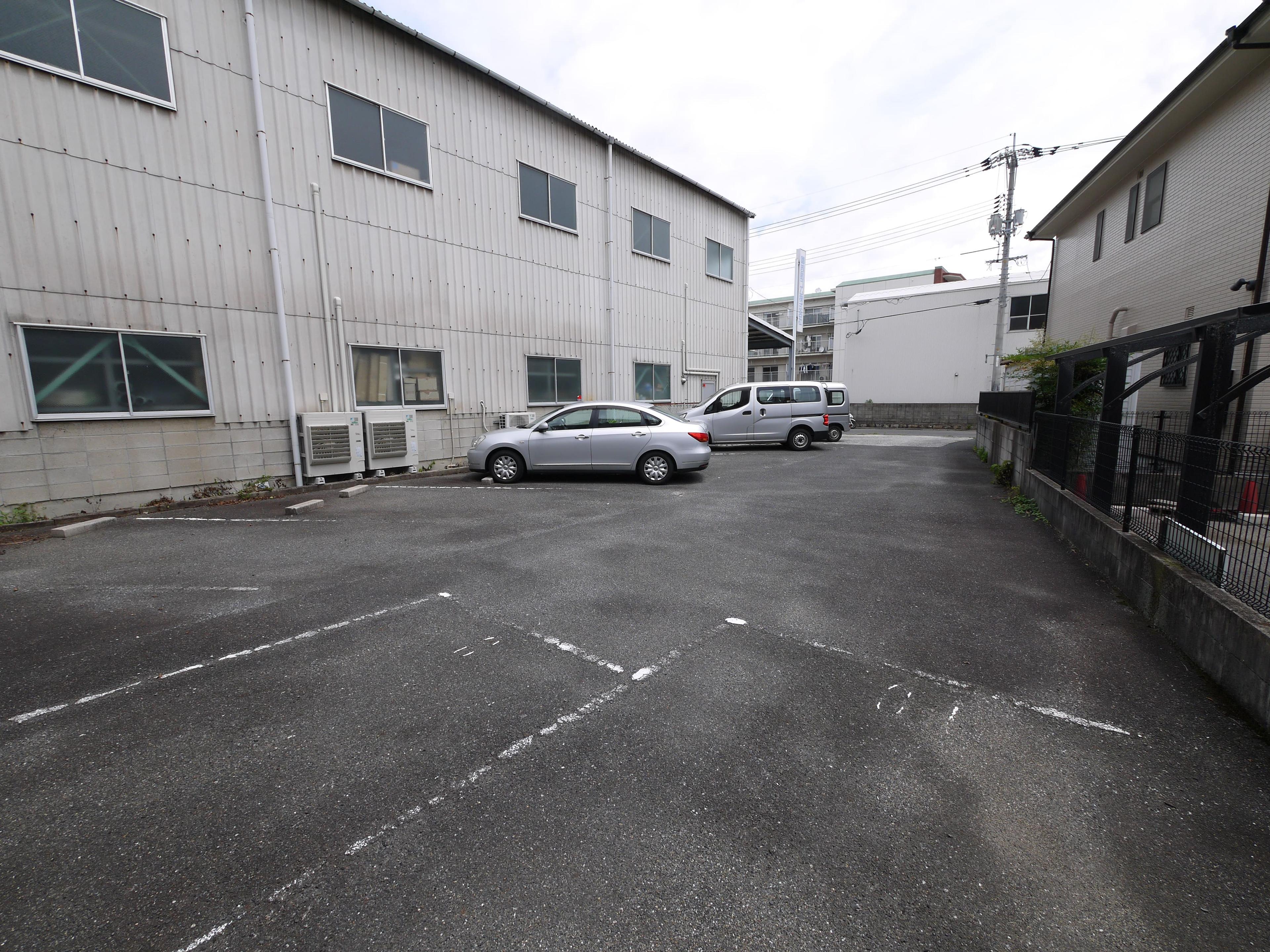 西部ゴムガレージの外観・駐車場イメージ1枚目