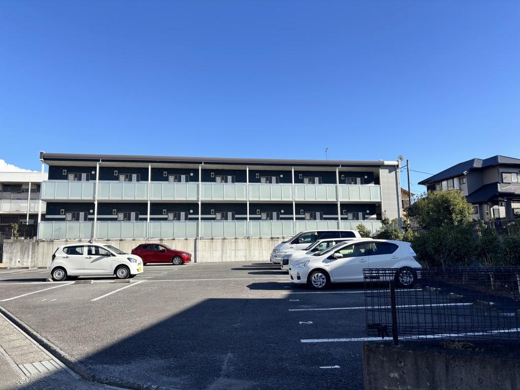 ラージヒル(44884)の外観・駐車場イメージ1枚目