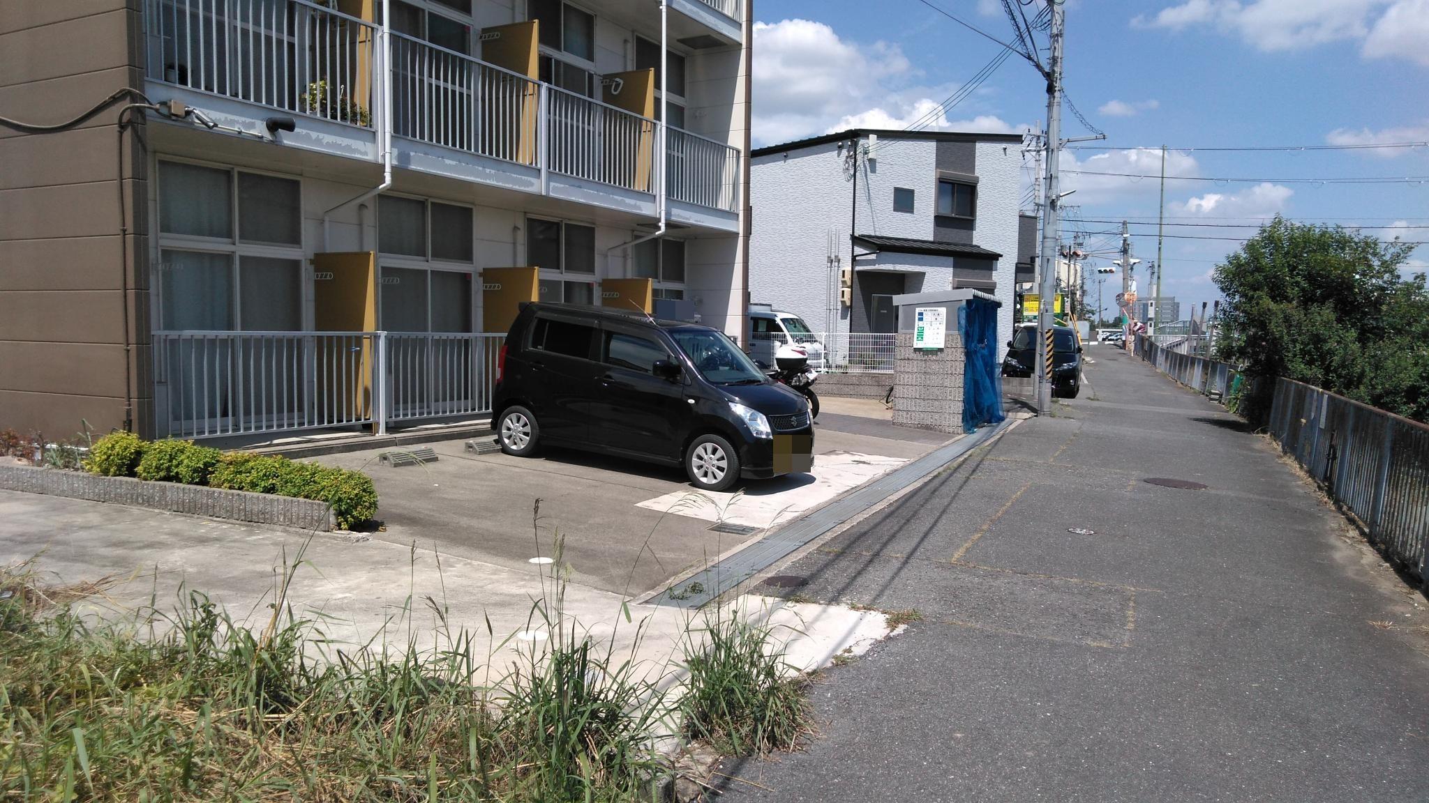 レオパレスリーヴ・マ・メゾン駐車場の外観・駐車場イメージ1枚目