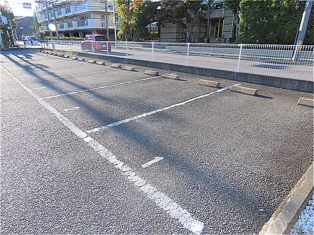 フロイデン(20066)の外観・駐車場イメージ1枚目