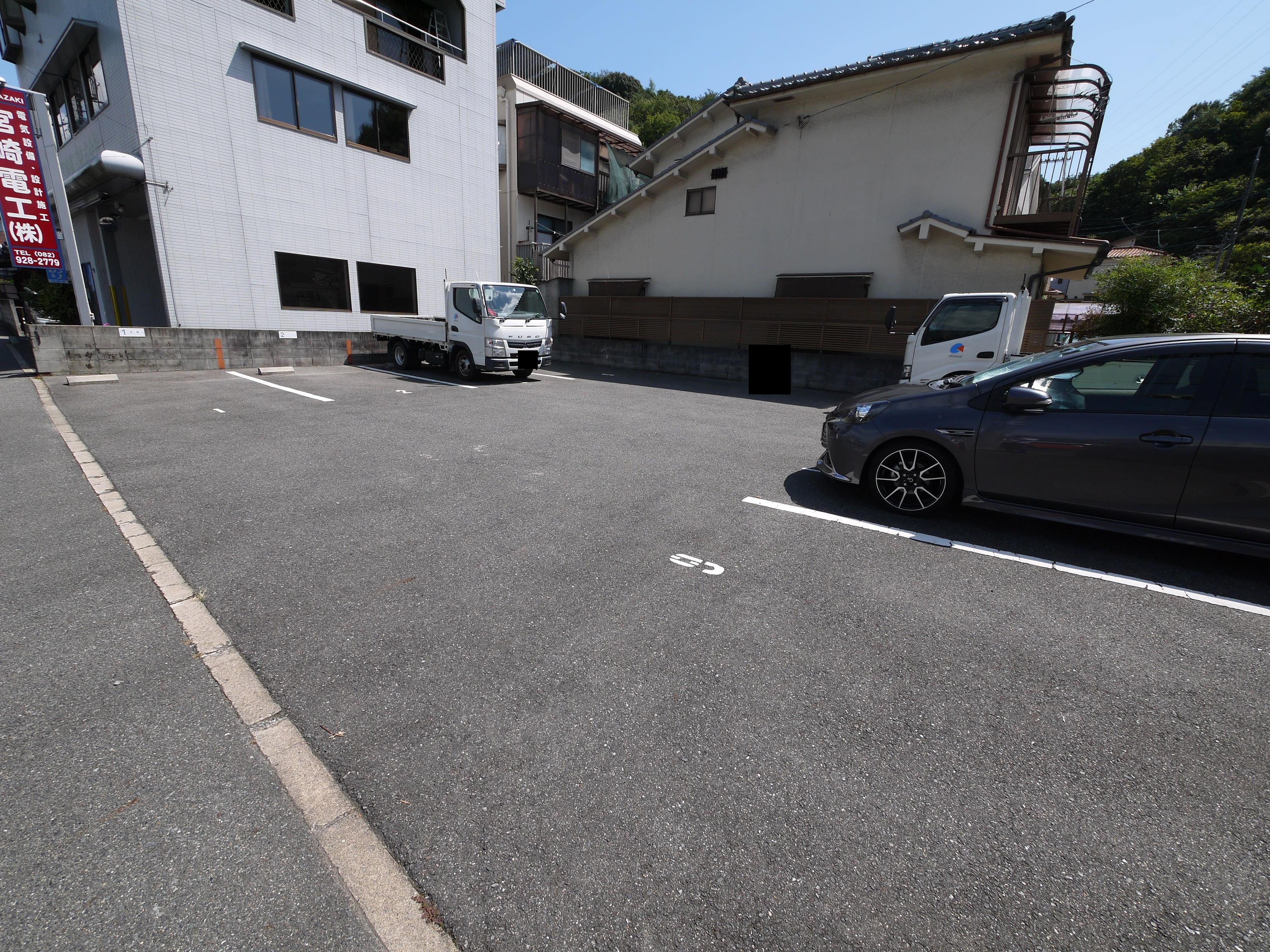 八幡東3丁目ガレージの外観・駐車場イメージ1枚目