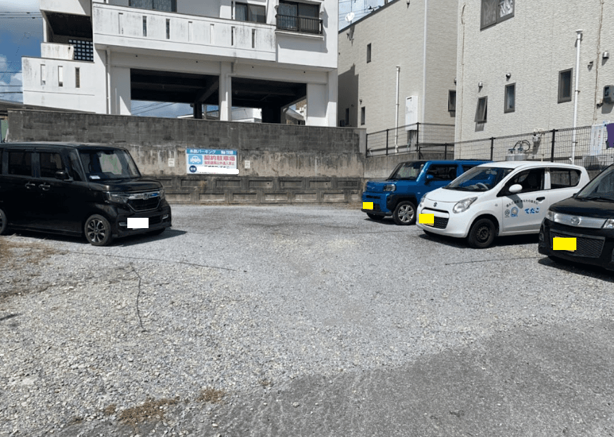 糸数パーキングの外観・駐車場イメージ2枚目