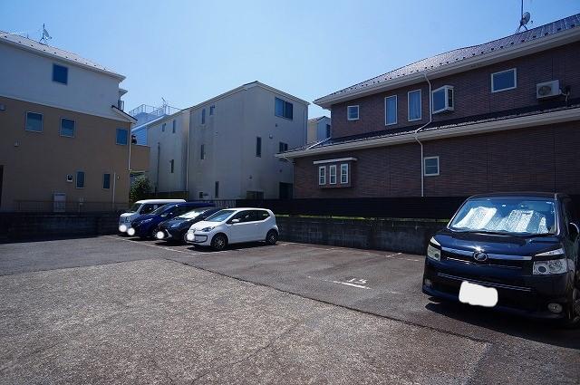 【976】中山マンション駐車場の外観・駐車場イメージ2枚目