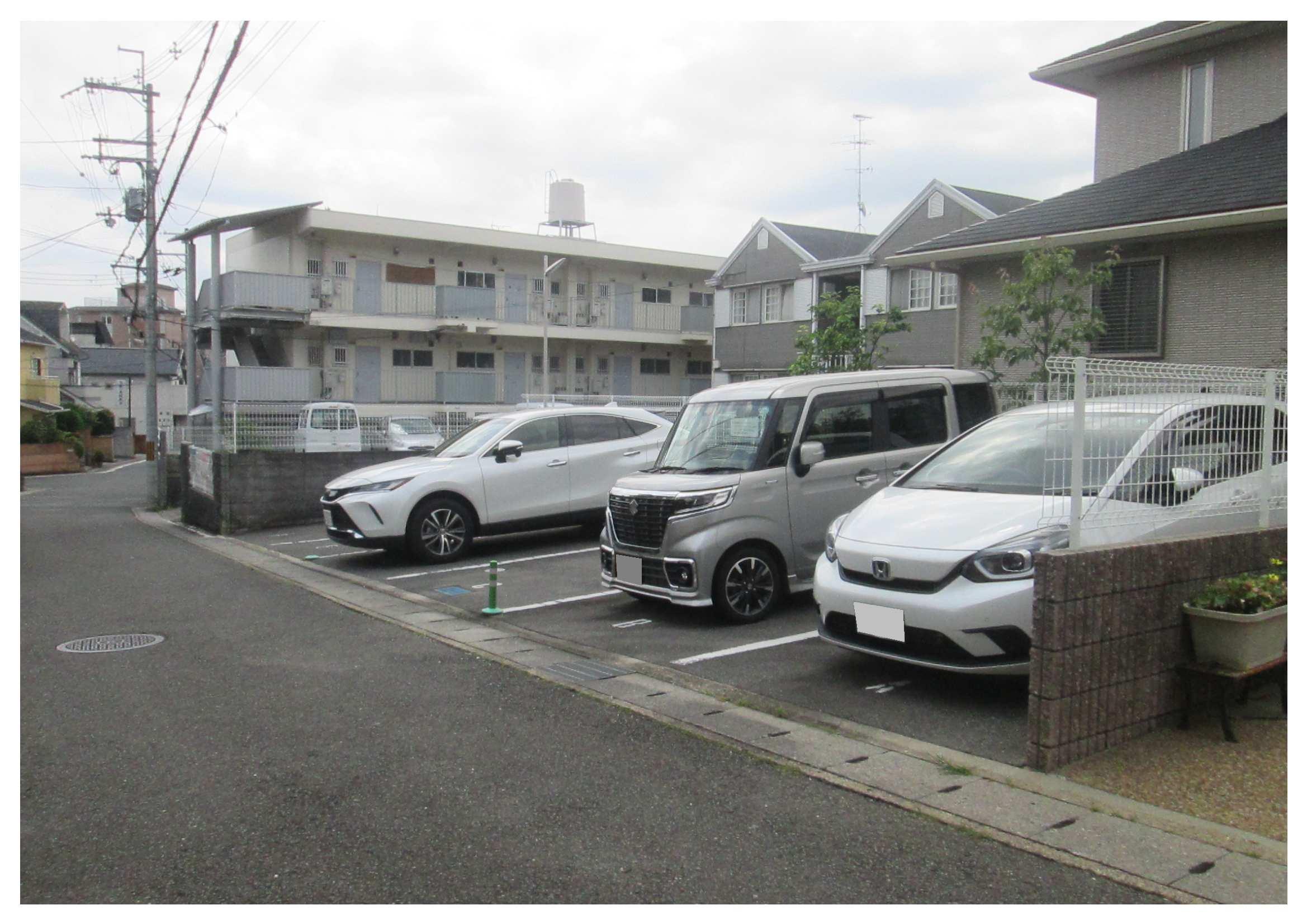 ウィンディアトムスの外観・駐車場イメージ1枚目