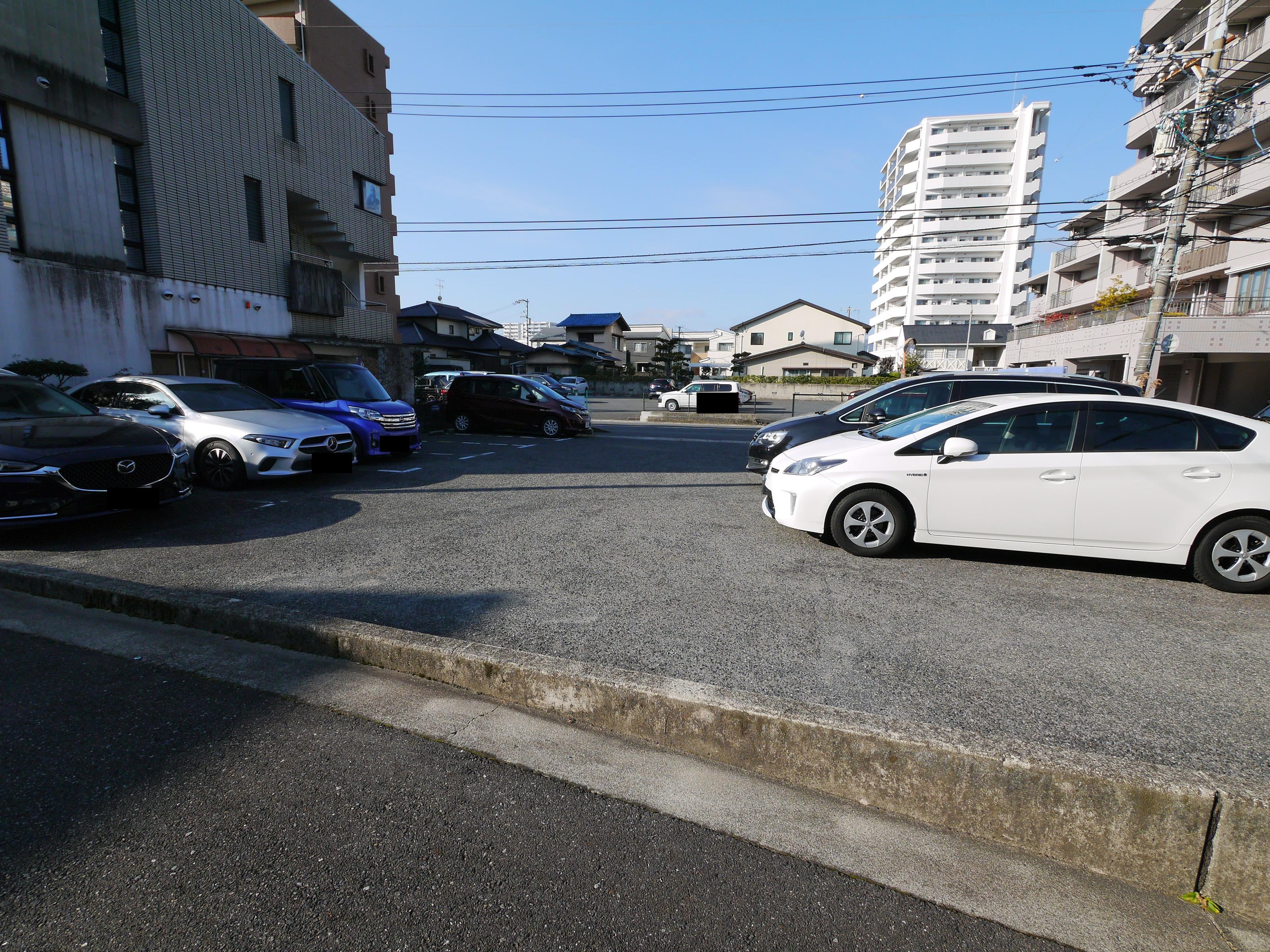 海老園1丁目8ガレージの外観・駐車場イメージ1枚目