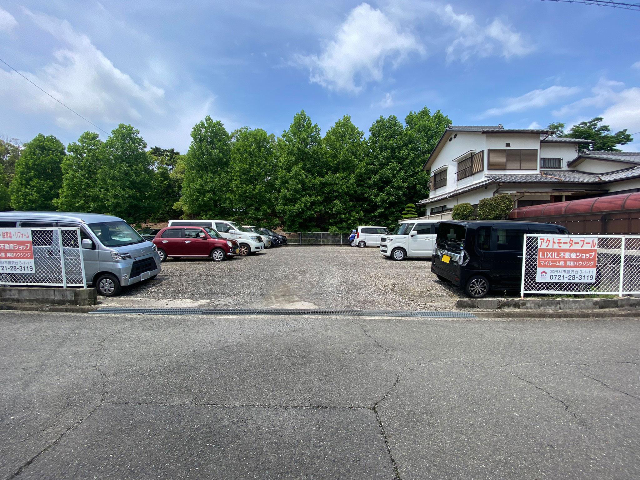 アクトモータープールの外観・駐車場イメージ1枚目