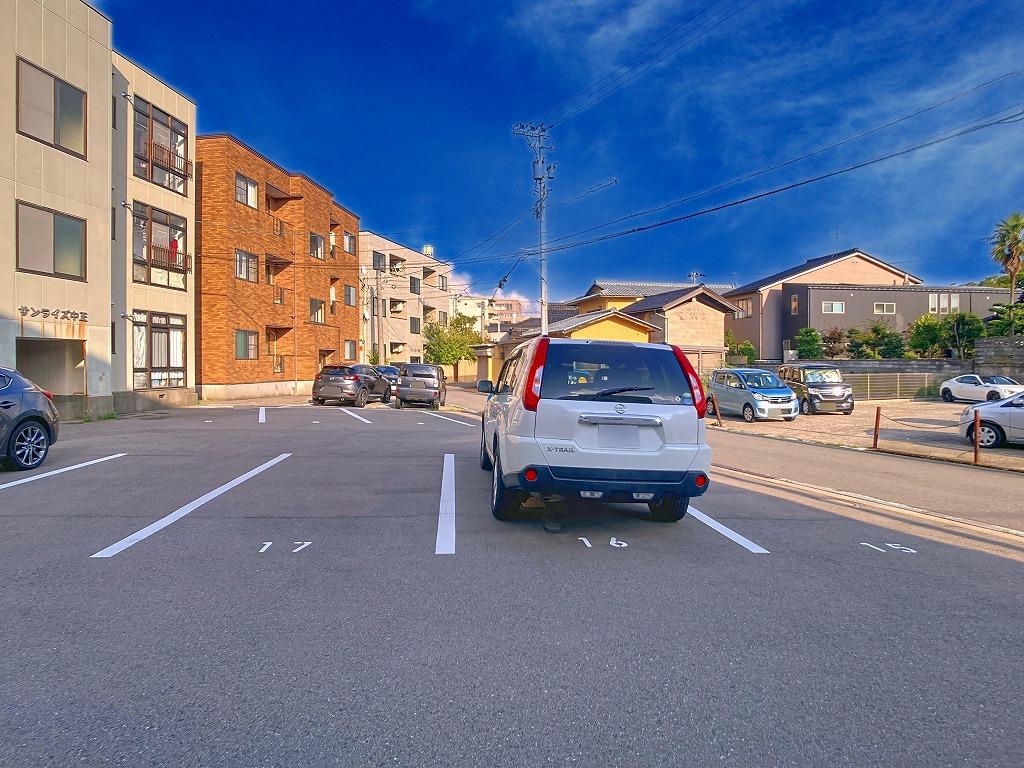 中正パーキングの外観・駐車場イメージ2枚目