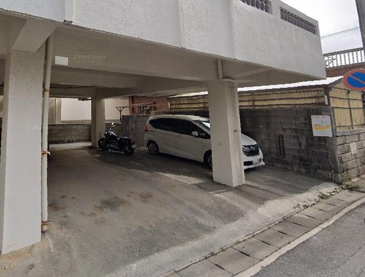 謝花アパートの外観・駐車場イメージ1枚目