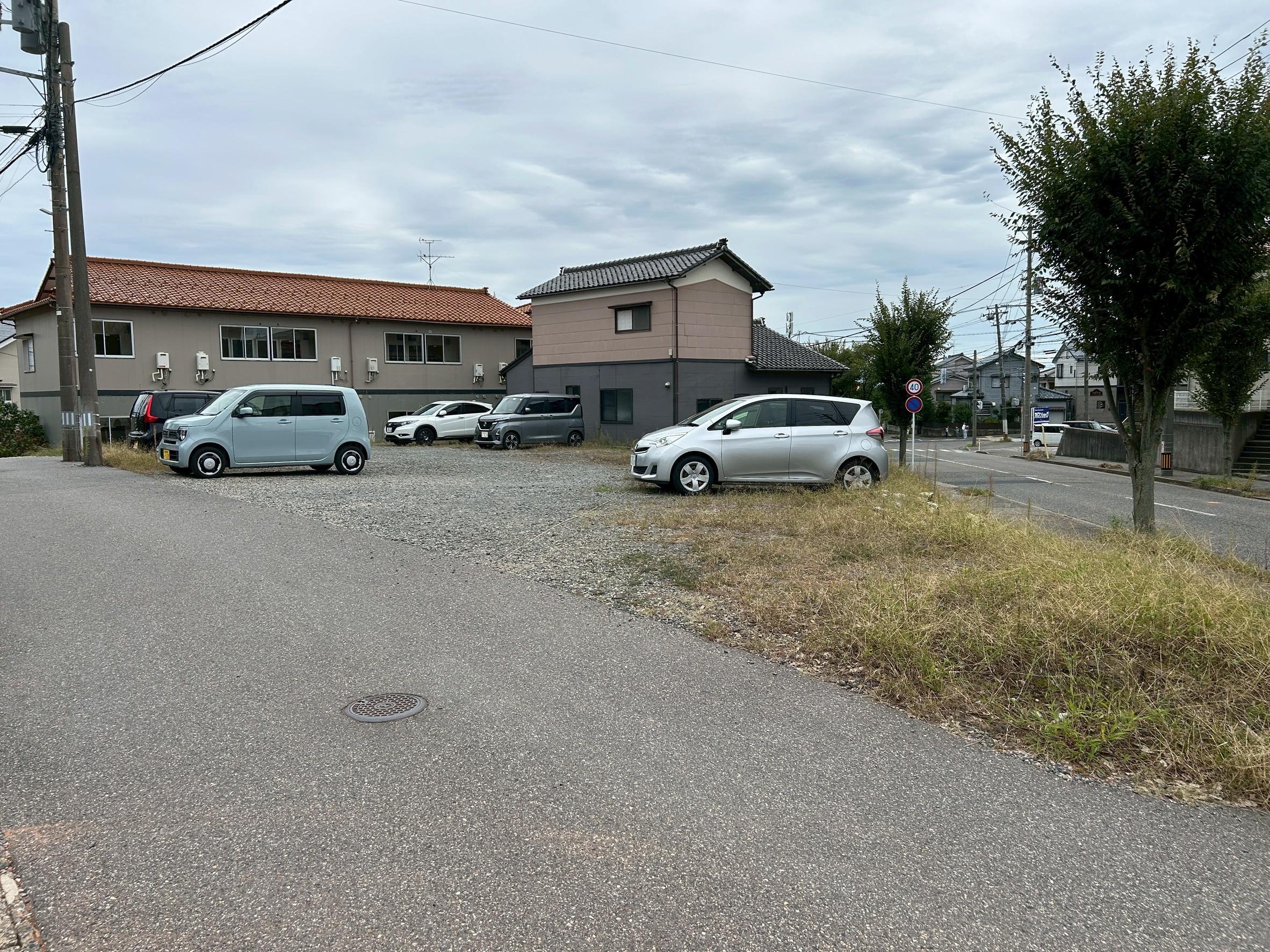 32.佐山Aガレージの外観・駐車場イメージ3枚目