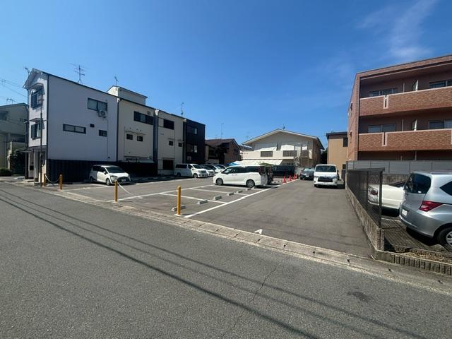 津田第三ガレージの外観・駐車場イメージ1枚目